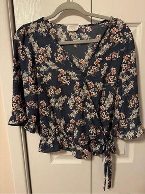 Sienna Sky Floral Wrap Top – Size Small